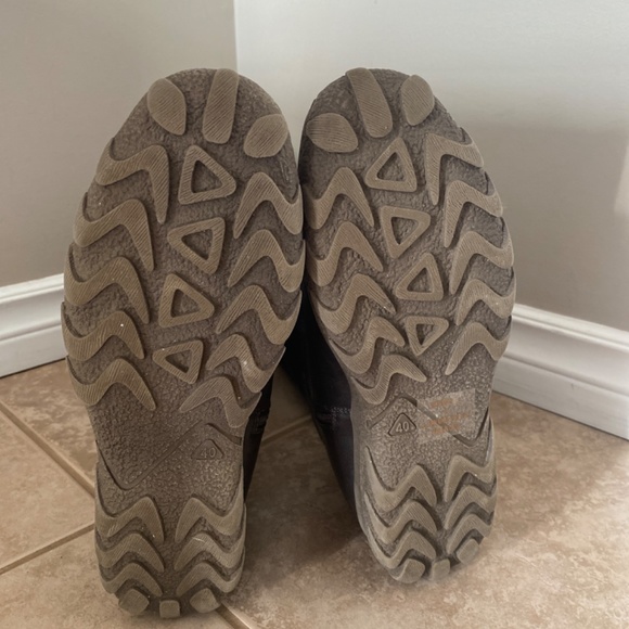 Womens boots - Picture 2 of 3